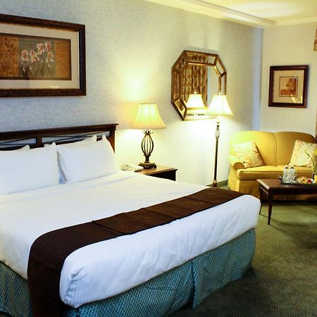 University Square Hotel Fresno Zimmer foto