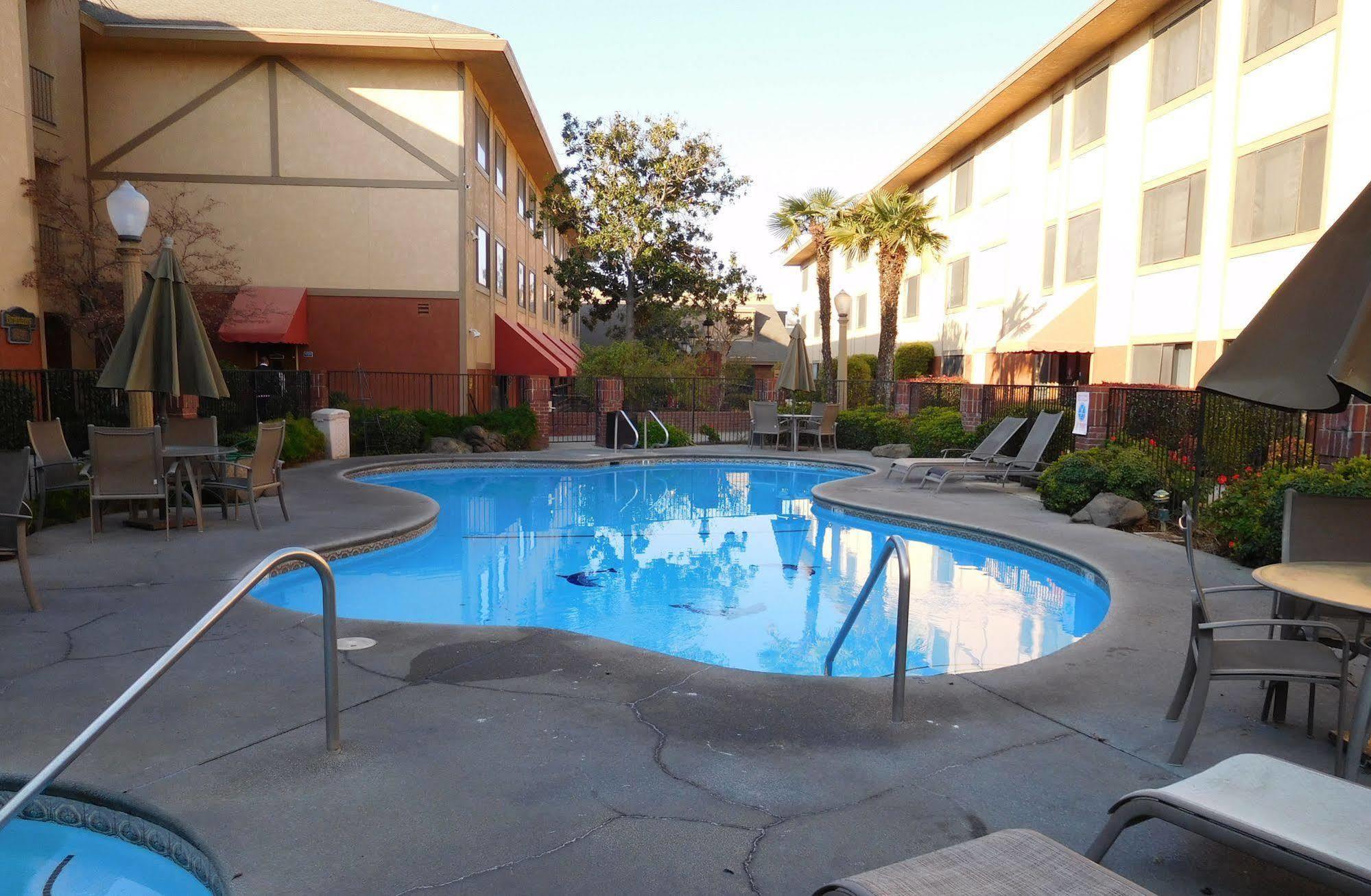 University Square Hotel Fresno Exterior foto