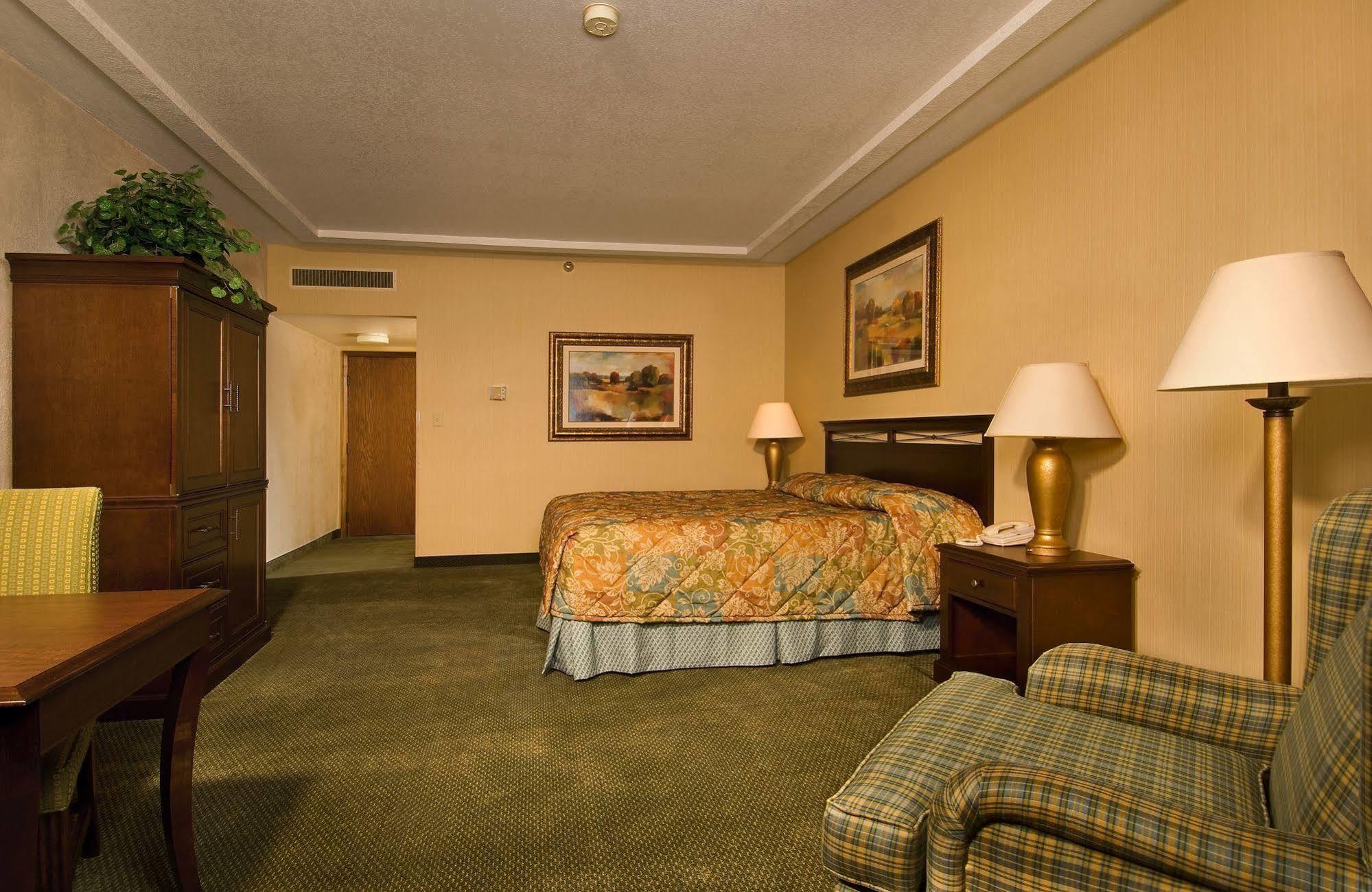 University Square Hotel Fresno Zimmer foto