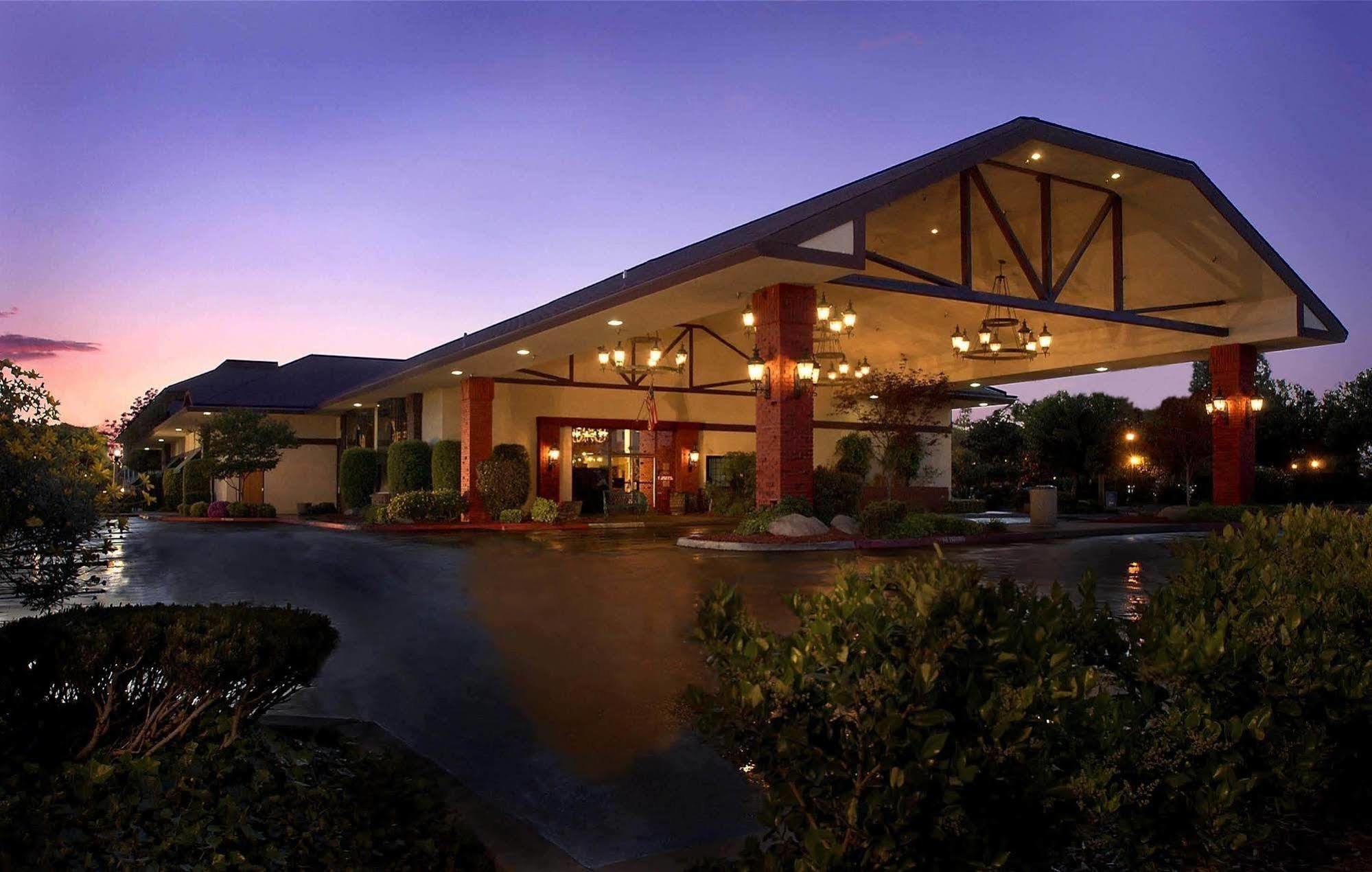 University Square Hotel Fresno Exterior foto